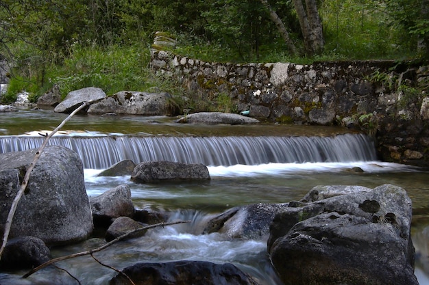 Cours de rivière dans le circuit thermal de Caldes de Boi.