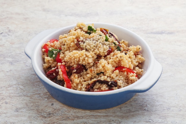 Couscous arabe à la viande et à la tomate