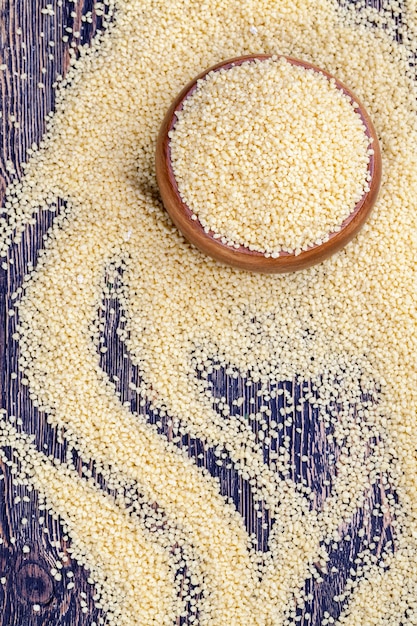 Le couscous broyé sec jaune est un aliment traditionnel pour l'Afrique