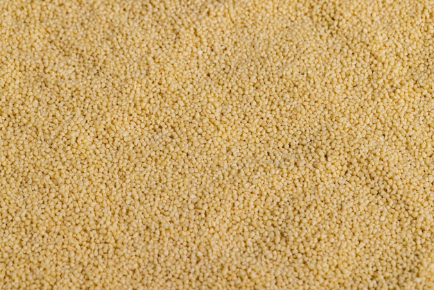 Couscous cru frais de bouillie de blé ou de millet