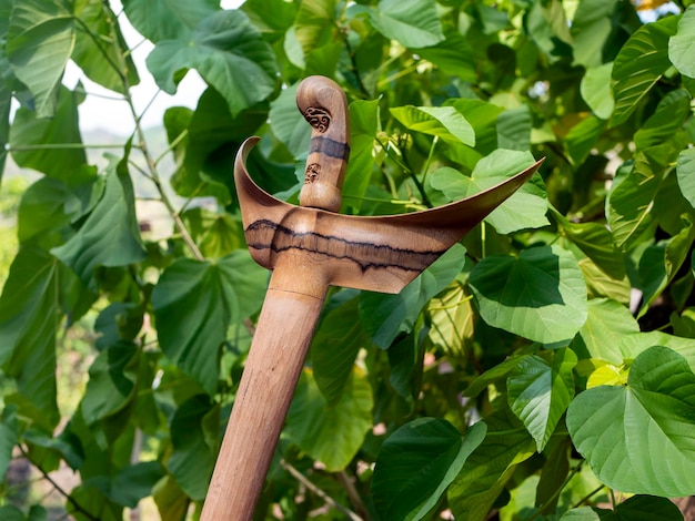 Couteau de cérémonie Keris Kris gaine asymétrique de poignard de l'île de Java en Indonésie