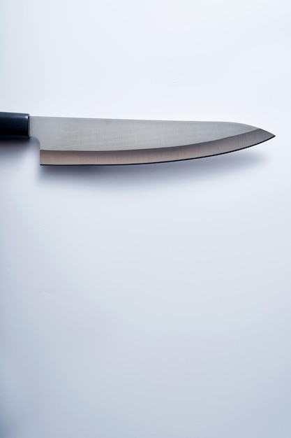 Photo couteau de cuisine sur fond blanc