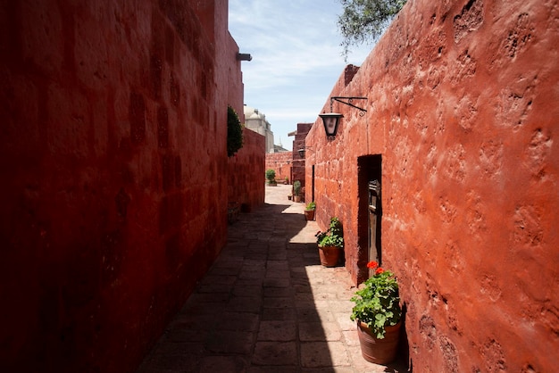 Le couvent de Santa Catalina est un complexe touristique religieux situé dans le centre d'Arequipa, au Pérou.