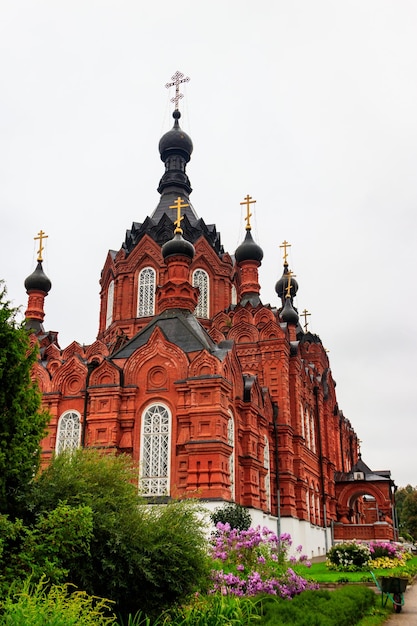 Couvent de Shamordino Le couvent de St Ambroise et Notre-Dame de Kazan est un couvent orthodoxe russe stauropegial dans le village de Shamordino Kaluga Oblast Russie