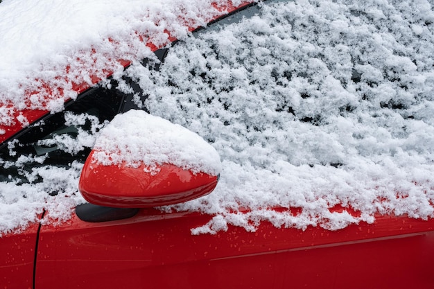 couvert de neige voiture