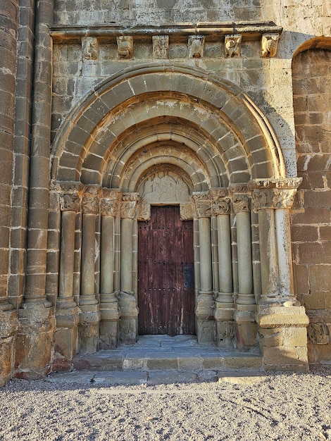 Couverture de l'église romane de Santiago de Aguero déclarée bien d'intérêt culturel