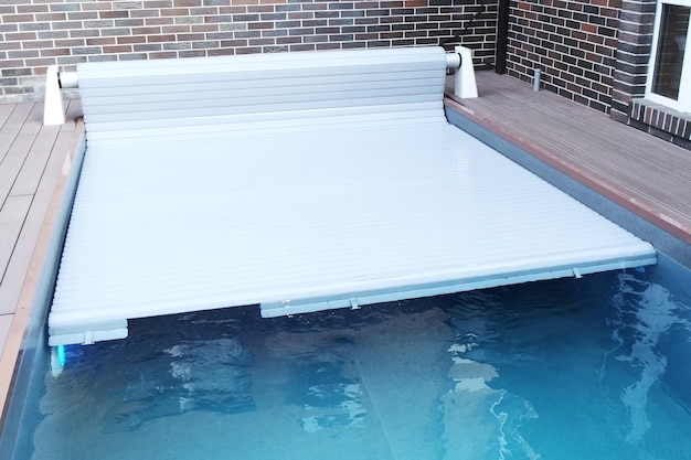 La couverture de protection pour la piscine qui s'enroule sur rouleau Lamelles uniques en PVC high-tech