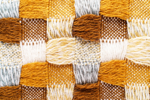 Couverture tricotée à motif carré