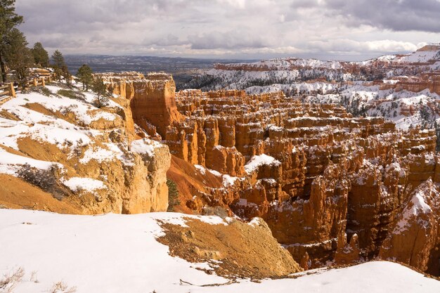 Des Couvertures De Neige Fraîche Bryce Canyon Rock Formations Utah Usa