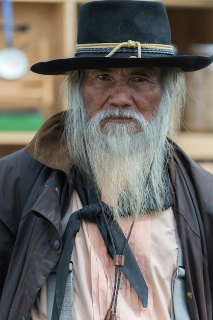 Cowboy portrait avec barbe grise