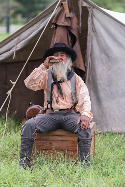 Cowboy portrait avec barbe grise