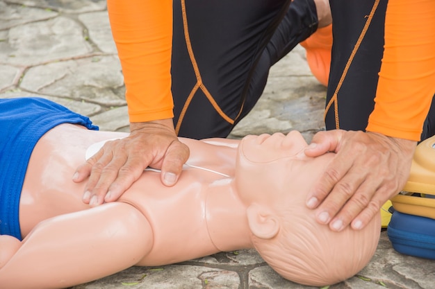 cpr et aed formation victime enfant noyade