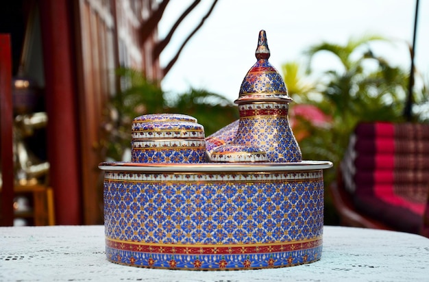 Craft Benjarong est une poterie traditionnelle thaïlandaise de style cinq couleurs de base