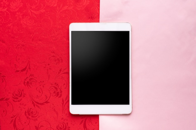 Écran blanc sur smartphone, téléphone portable, tablette avec fond de texture de nappe deux tons.