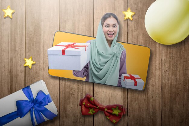 Écran de téléphone portable avec une femme asiatique dans un voile tenant une boîte-cadeau tout en célébrant une fête d'anniversaire concept Happy Birthday Woman