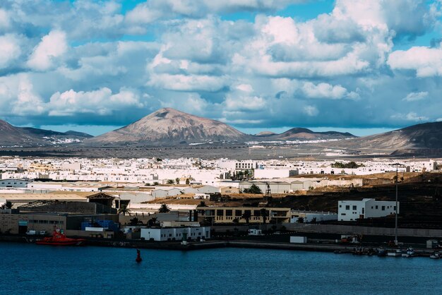 Photo le cratère du volcan cuervo des îles canaries de lanzarote espagne