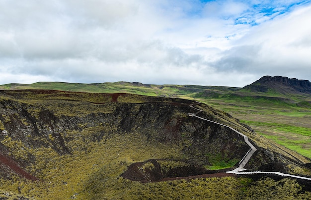 Cratère de Grabrok dans l'ouest de l'Islande