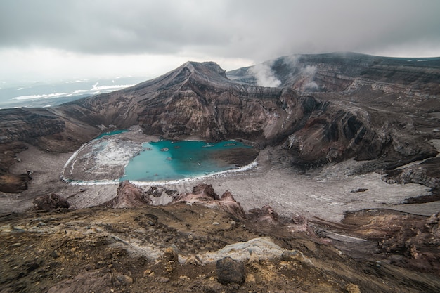 Cratère volcanique actif, volcan Mutnovsky, Kamchatka