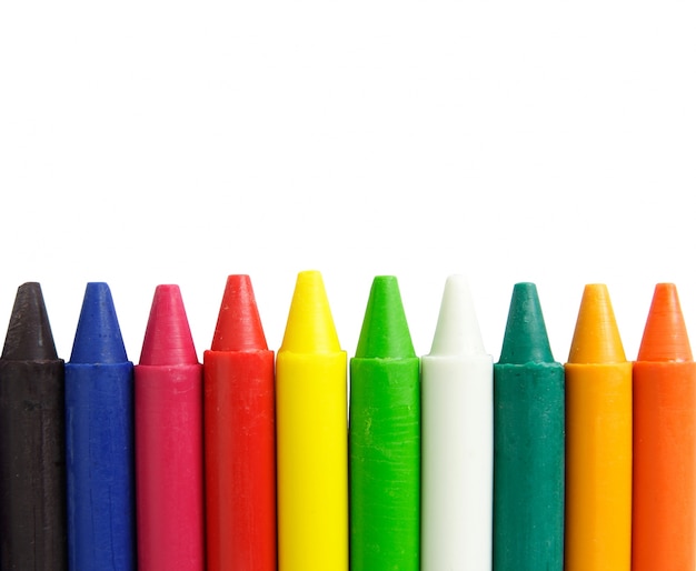 Crayons de cire sur fond blanc