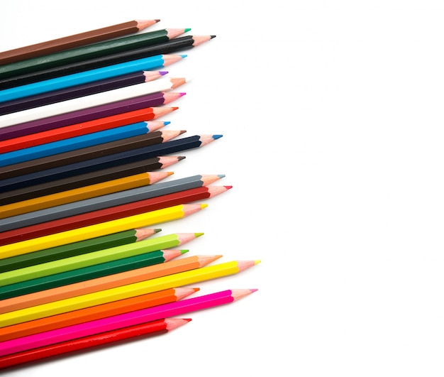 Photo crayons colorés sur blanc