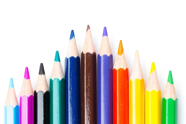 Crayons colorés, isolés sur blanc