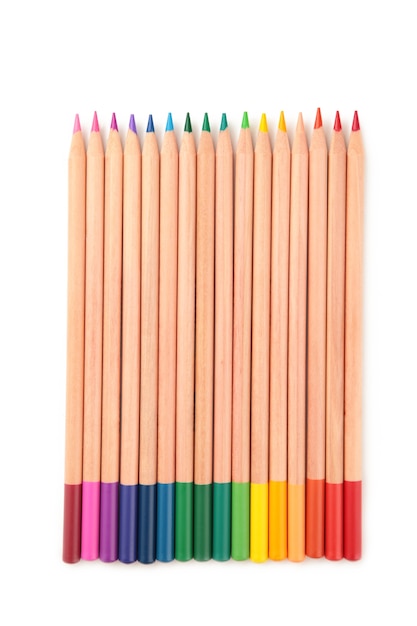 Crayons de couleur sur blanc