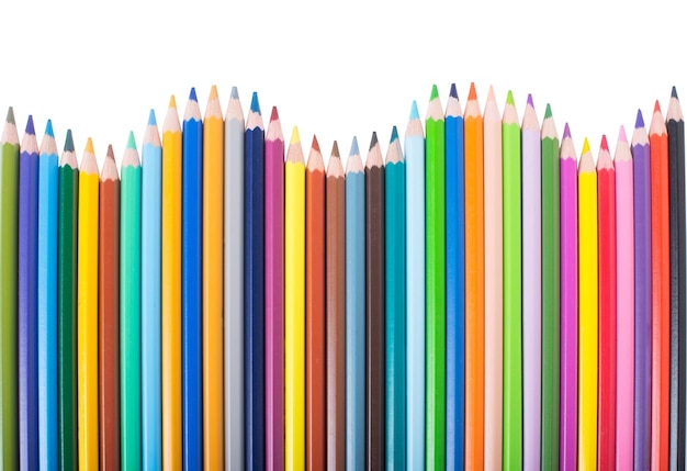 Crayons de couleur ou de couleur isolés sur fond blanc