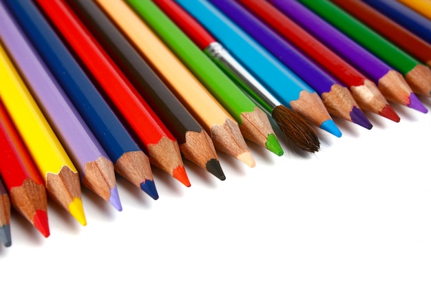 Crayons de couleur crayons et pinceau pour peintures