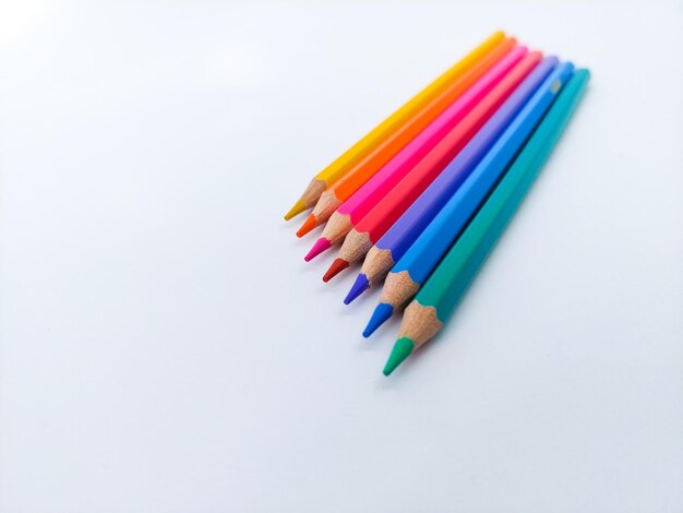 Crayons de couleur avec espace de copie pour le texte ou l'image