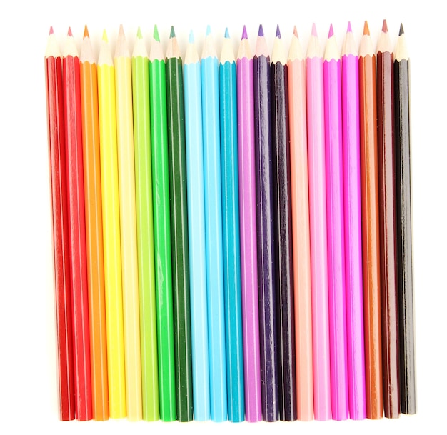 Crayons de couleur isolés sur blanc