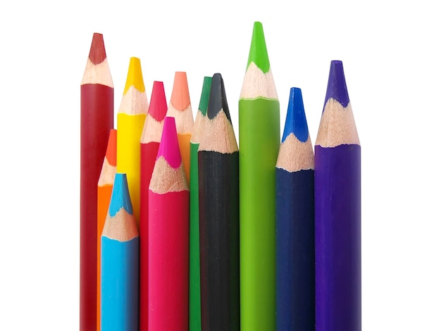 Crayons de couleur isolés sur fond blanc