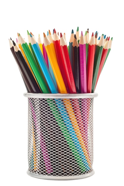 Crayons de couleur isolés sur fond blanc