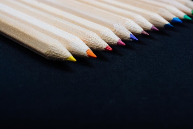 Crayons de couleur pour idée créative et concept