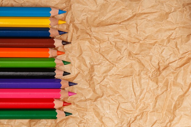 Crayons multicolores