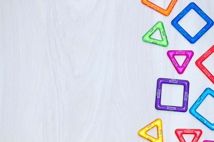 Photo créateur magnétique coloré pour enfants. contexte de l'éducation, jeux d'enfants du cerveau, plat, espace vide.
