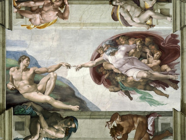 La création de la peinture d'Adam par michelangelo est montrée sur le plafond.