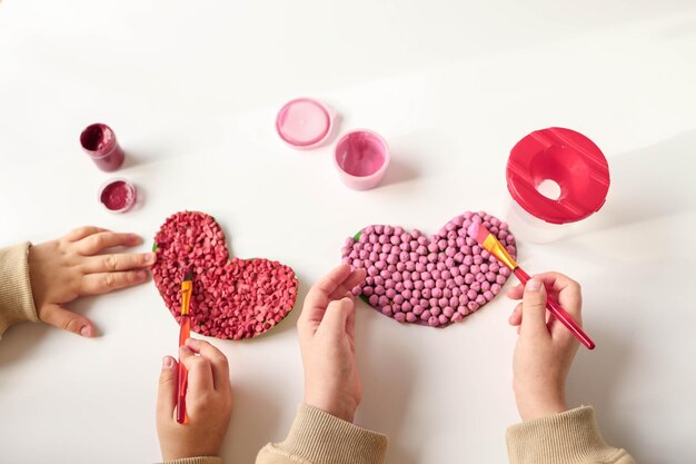 Photo la créativité des enfants pour la saint-valentin et la fête des mères