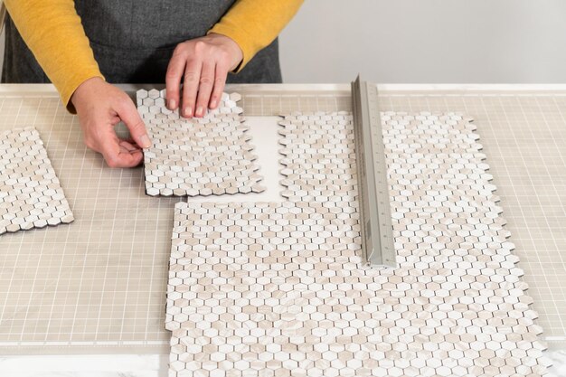 Créer un backsplash élégant avec des carreaux peel et stick