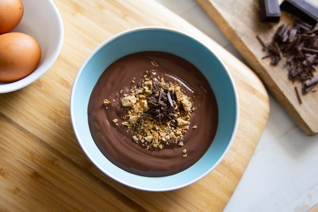 Crème au chocolat maison à base de cacao pur.