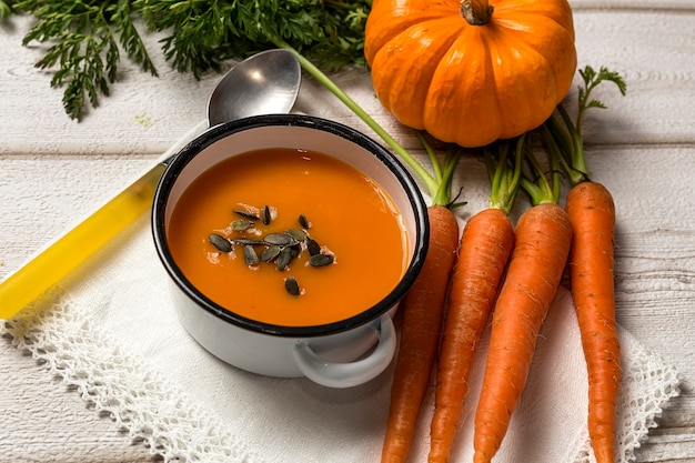 Crème de carottes sur bol