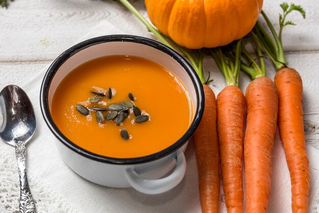 Crème de carottes sur bol