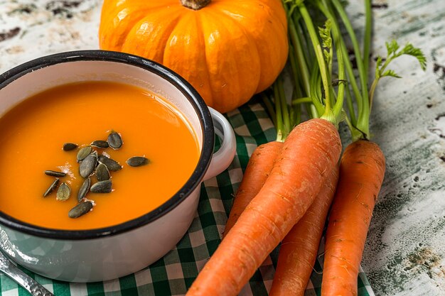 Crème de carottes sur bol