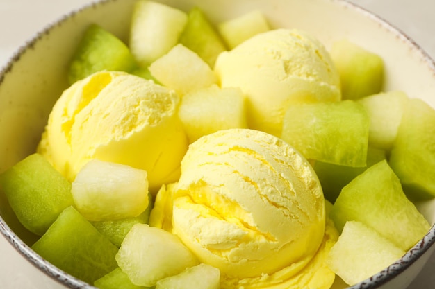 Une crème glacée au melon, un aliment d'été délicieux et frais.