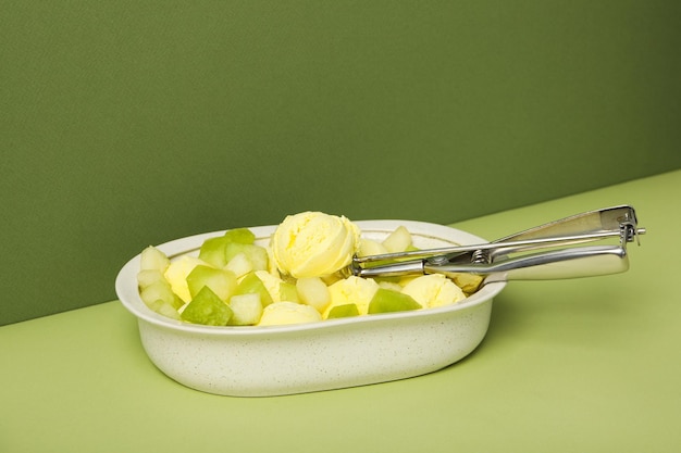 Une crème glacée au melon, un aliment d'été délicieux et frais.