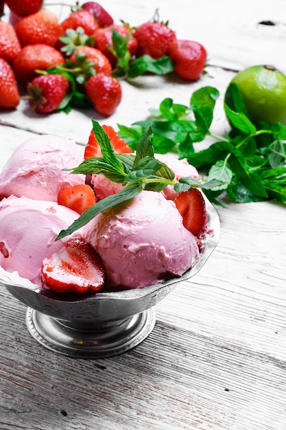 Crème glacée aux fraises