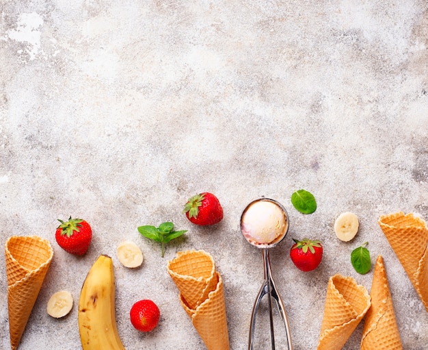 Crème glacée à la fraise et à la banane