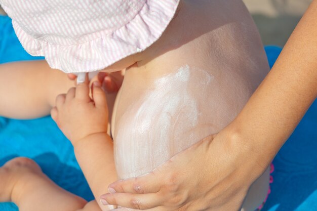 Crème solaire bébé.