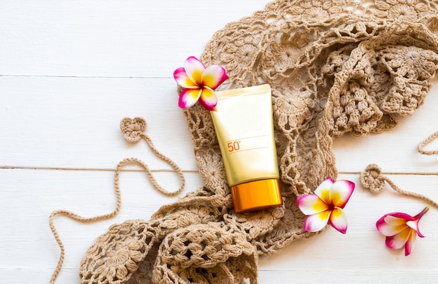 crème solaire spf50 soins de santé cosmétiques pour le visage de la peau avec crochet, fleurs de frangipanier de femme de mode de vie
