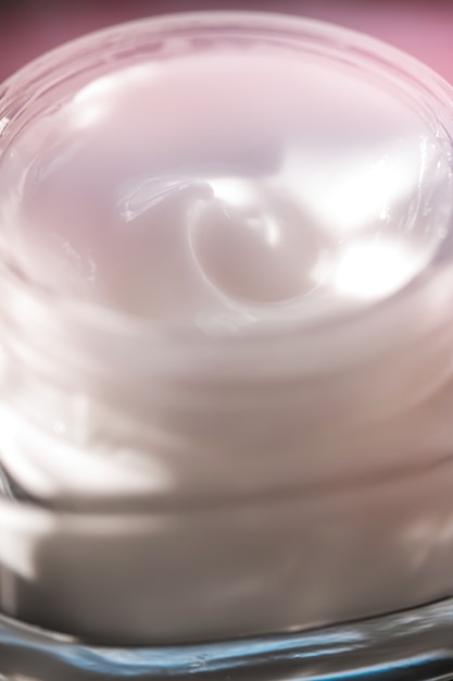 Crème visage hydratante comme soin de la peau et du corps produit de luxe spa à domicile et cosmétique de beauté bio...