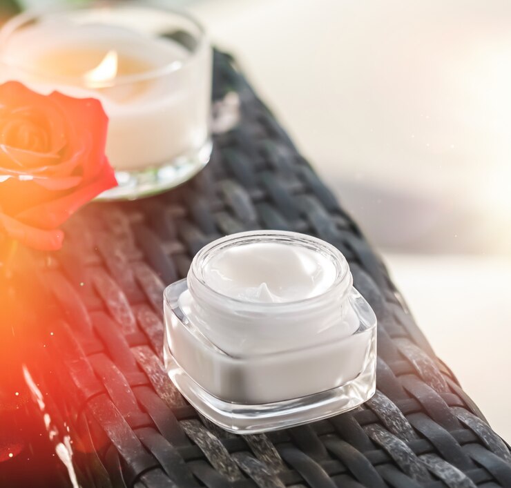 Crème visage hydratante comme soin de la peau et du corps produit de luxe spa à domicile et cosmétique de beauté bio...